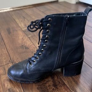 90’s style heeled boots.